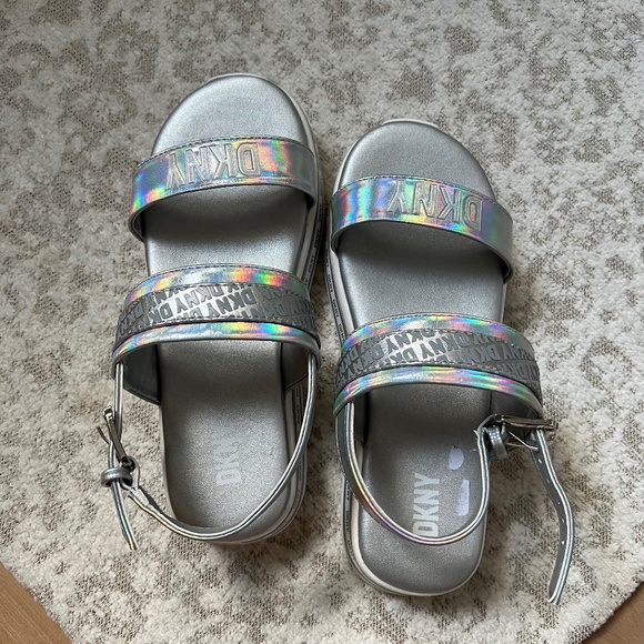 DKNY girls sandals NWOT - Picture 1 of 4